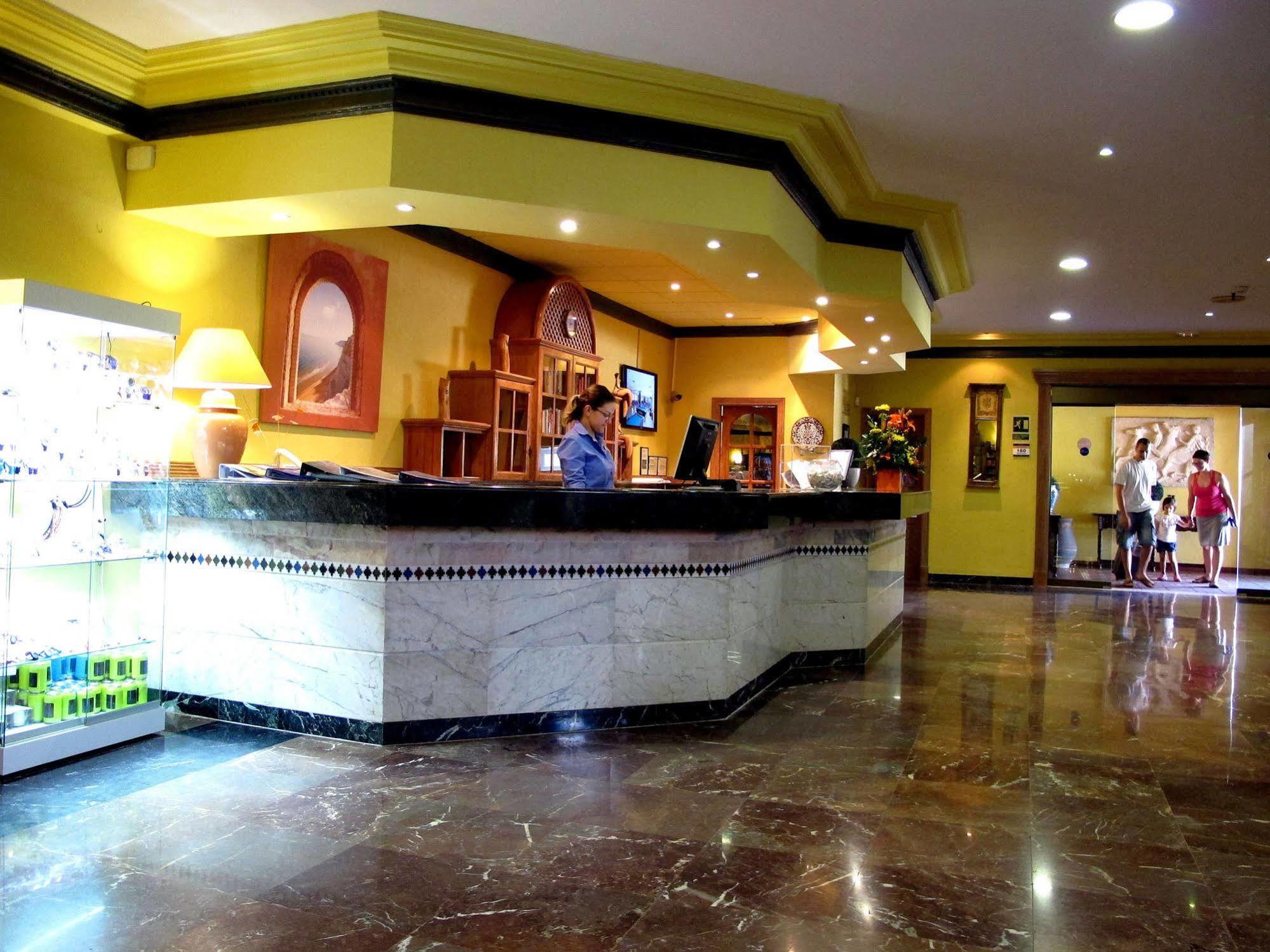 4R Gran Europe Otel Coma-ruga Dış mekan fotoğraf